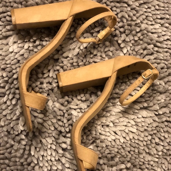 Nude heels - Picture 4 of 4